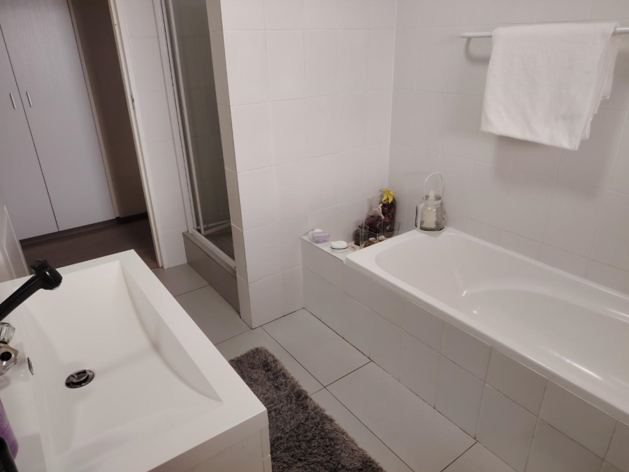 To Let 4 Bedroom Property for Rent in Ridgeworth Western Cape